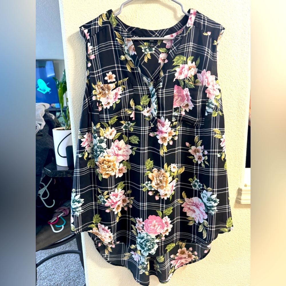 Torrid size 2X sleeveless flow top
